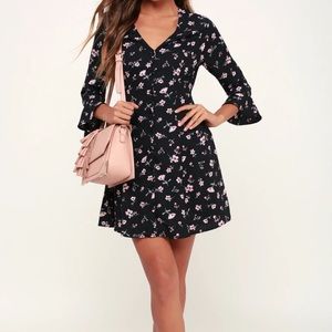 Lulu’s Love Blossom Blk Floral Flounce Sleeves szM